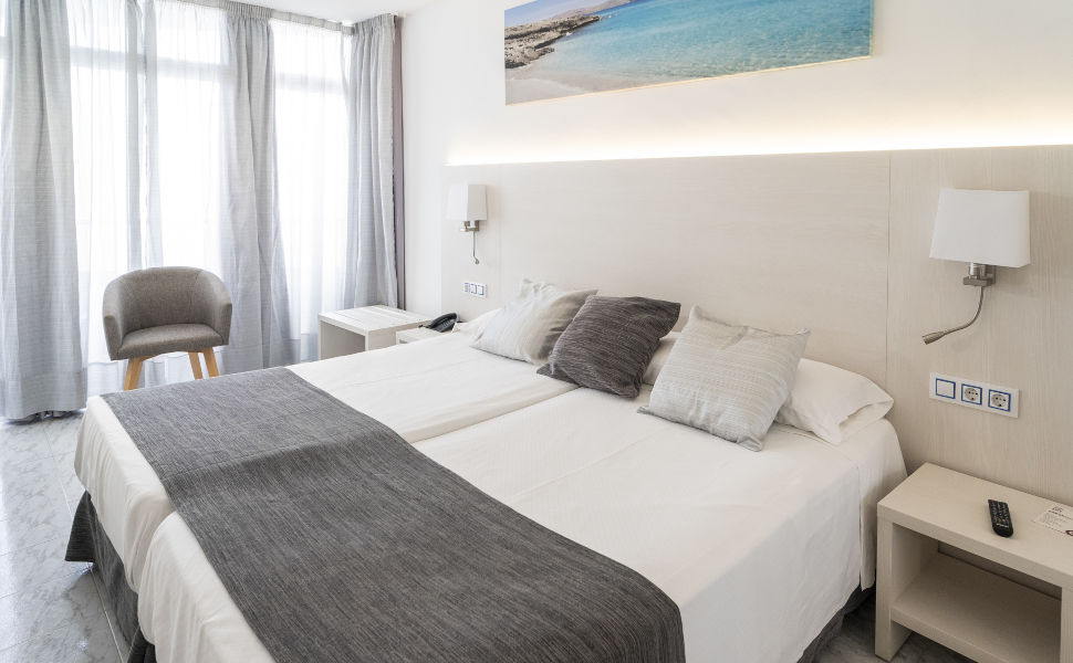 Bett Doppelzimmer mit zwei Betten Hotel Amic Horizonte Doppelzimmer mit zwei Betten im Hotel Amic Horizonte Amic Hotels Mallorca