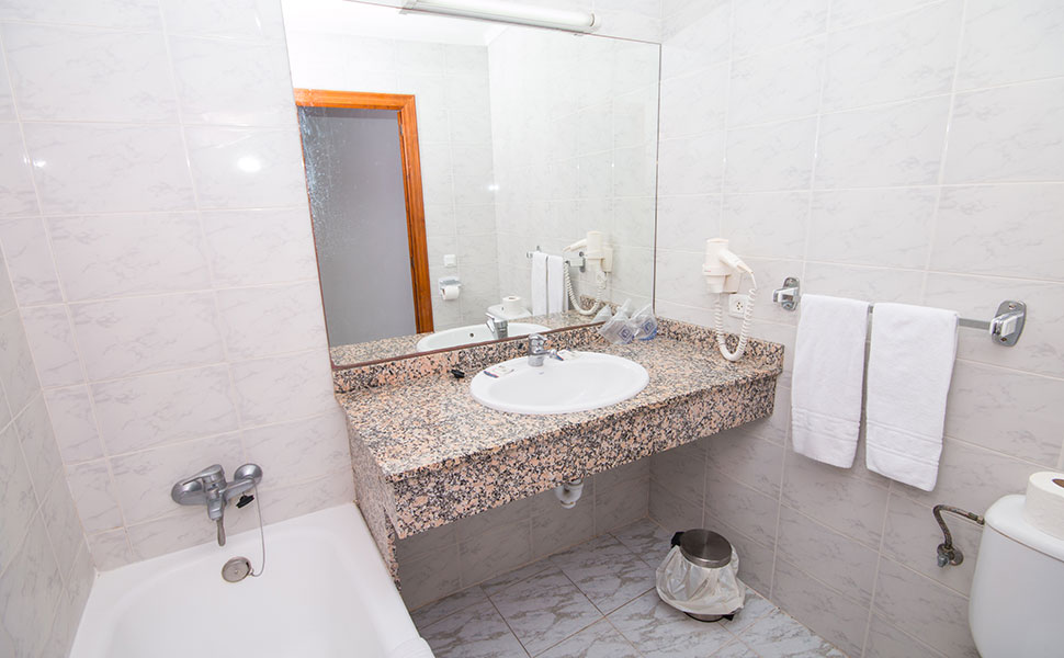 habitacion doble del hotel amic can pastilla en mallorca habitacion doble del hotel amic can pastilla amics hotels
