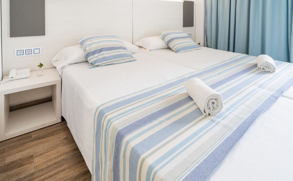 vues de la terrasse depuis chambre double avec vue sur la mer à l'hotel Amic Horizonte Amic Hotels