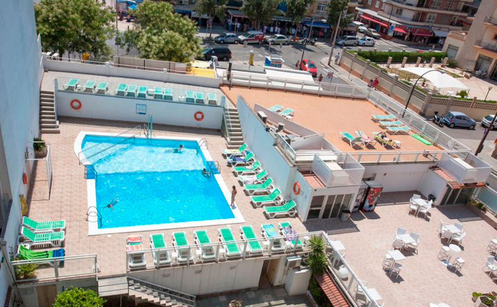 Double vue sur la piscine hotel amic horizonte amics hotels