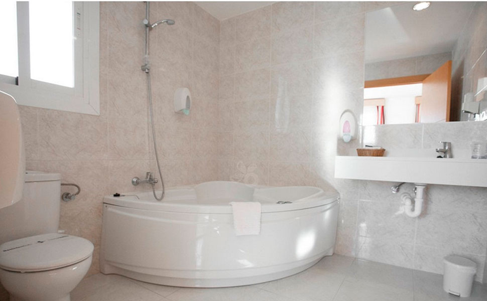 Camera doppia con hydromassage del hotel amic colon en mallorca Camera doppia con hydromassage hotel amic colon amics hotels